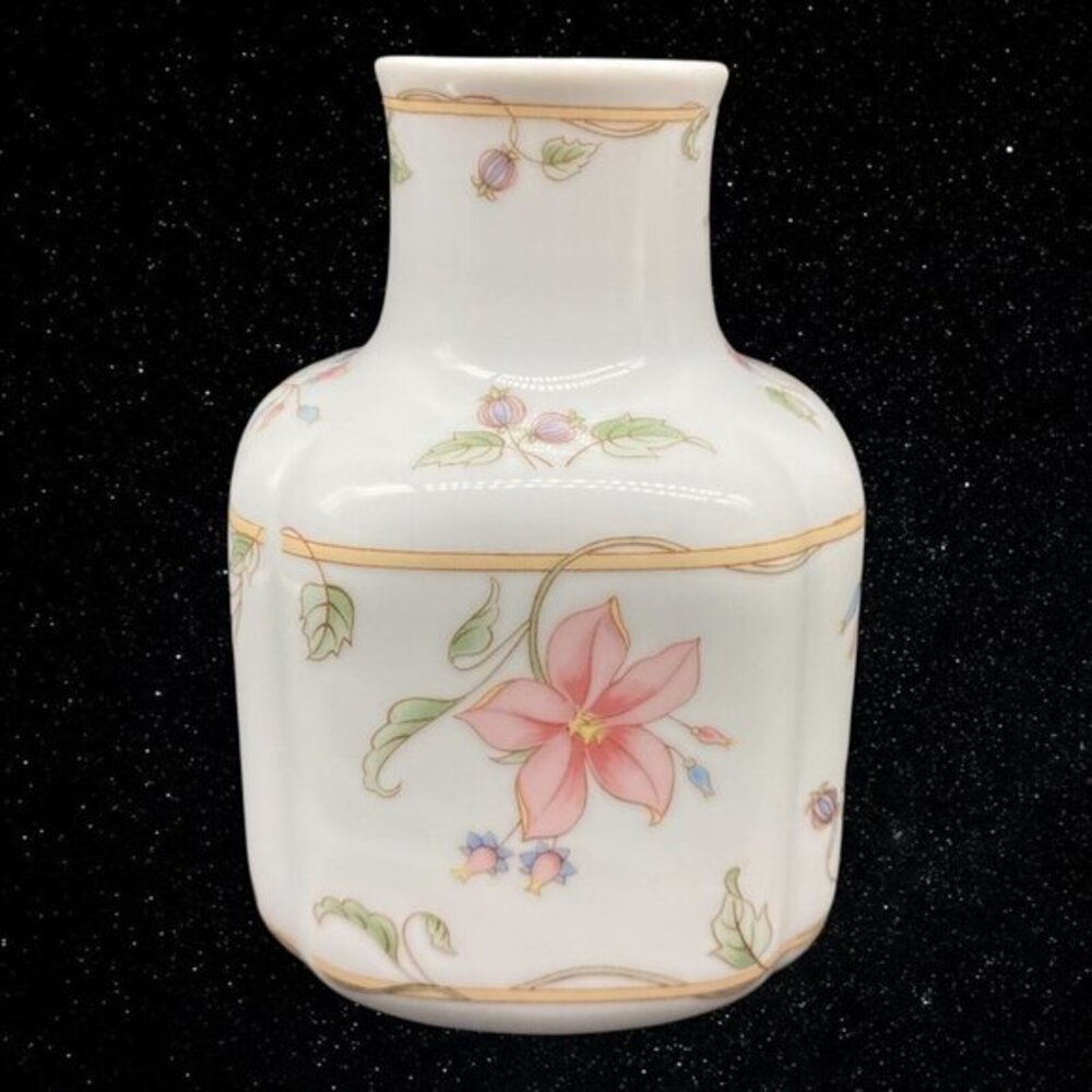 Andrea by Sadek Porcelain Floral Pattern Vase Made in‎ Japan 5.5”T 3.5”W